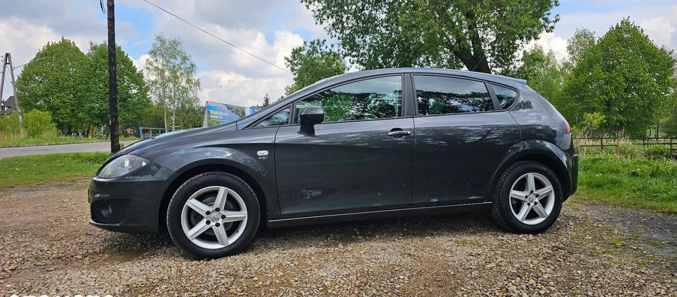 Seat Leon cena 18900 przebieg: 185350, rok produkcji 2011 z Poręba małe 352